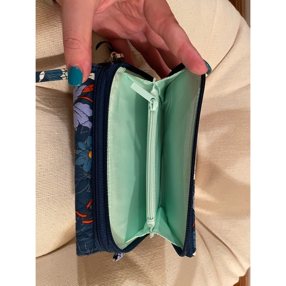 Vera Bradley RFID wallet - Picture 4 of 6